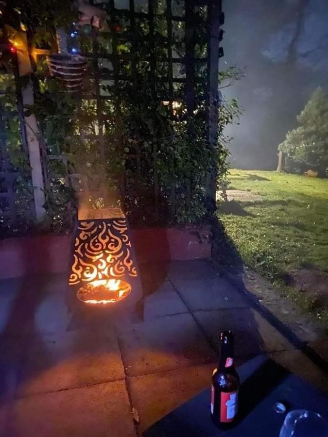 'Morris' The Shepherd'S Hut And Woodland Hot Tub Experience Кармартен Екстер'єр фото
